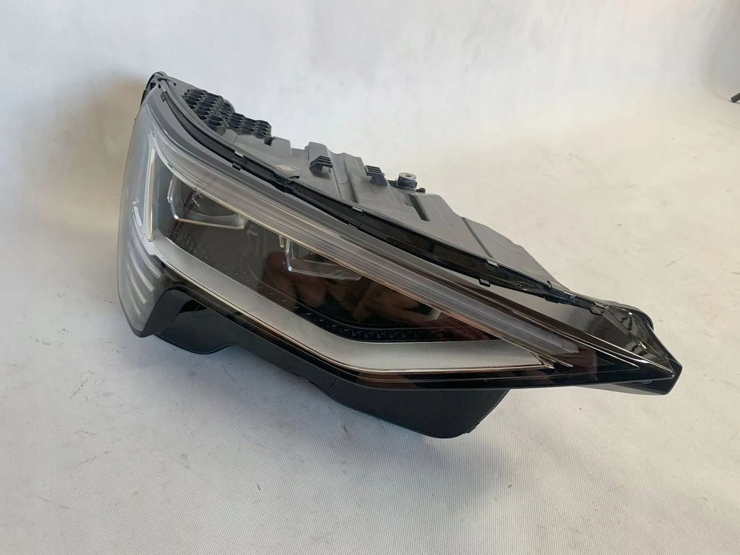 Audi E-Tron 18-22r Reflektor rechts Licht rechts e tron