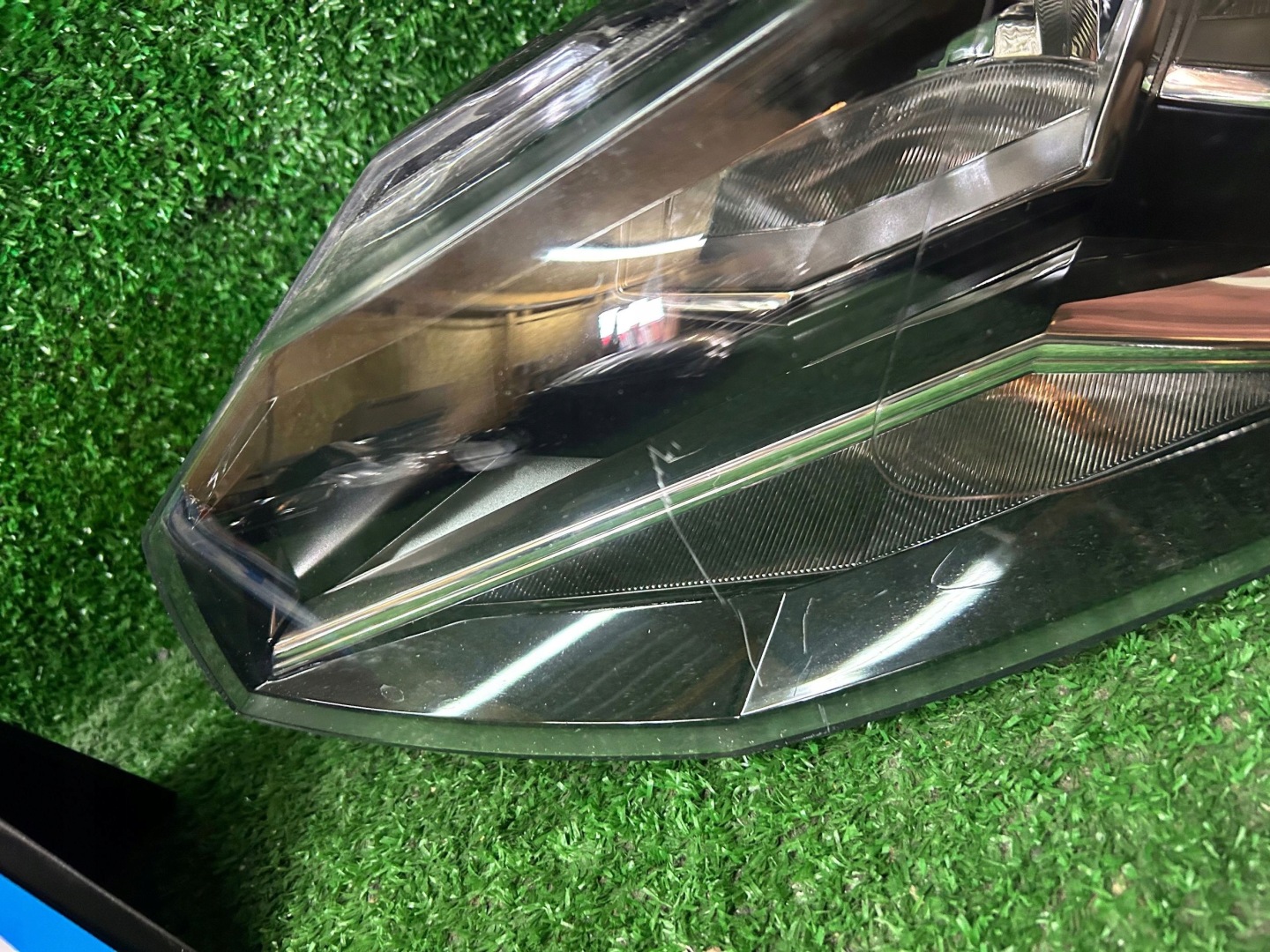 REFLEKTOR Gauche VW POLO VI 2G nr:339