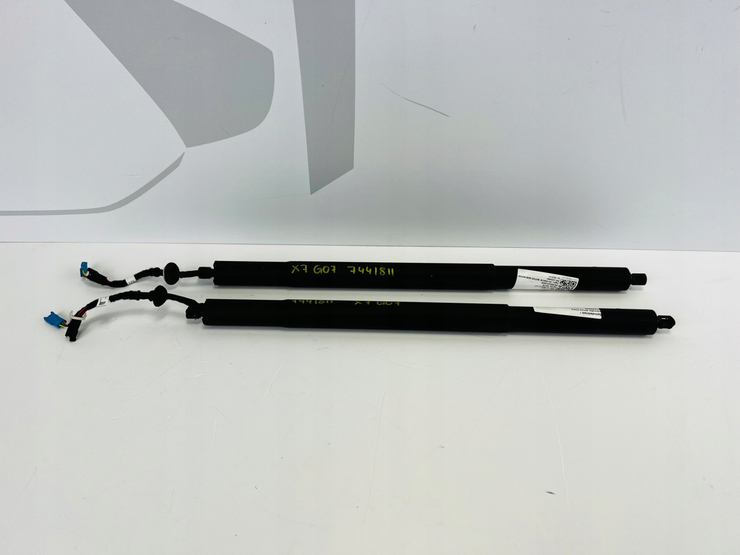 SILOWNIKI TELESKOPY bonnet BMW X7 G07 7441811