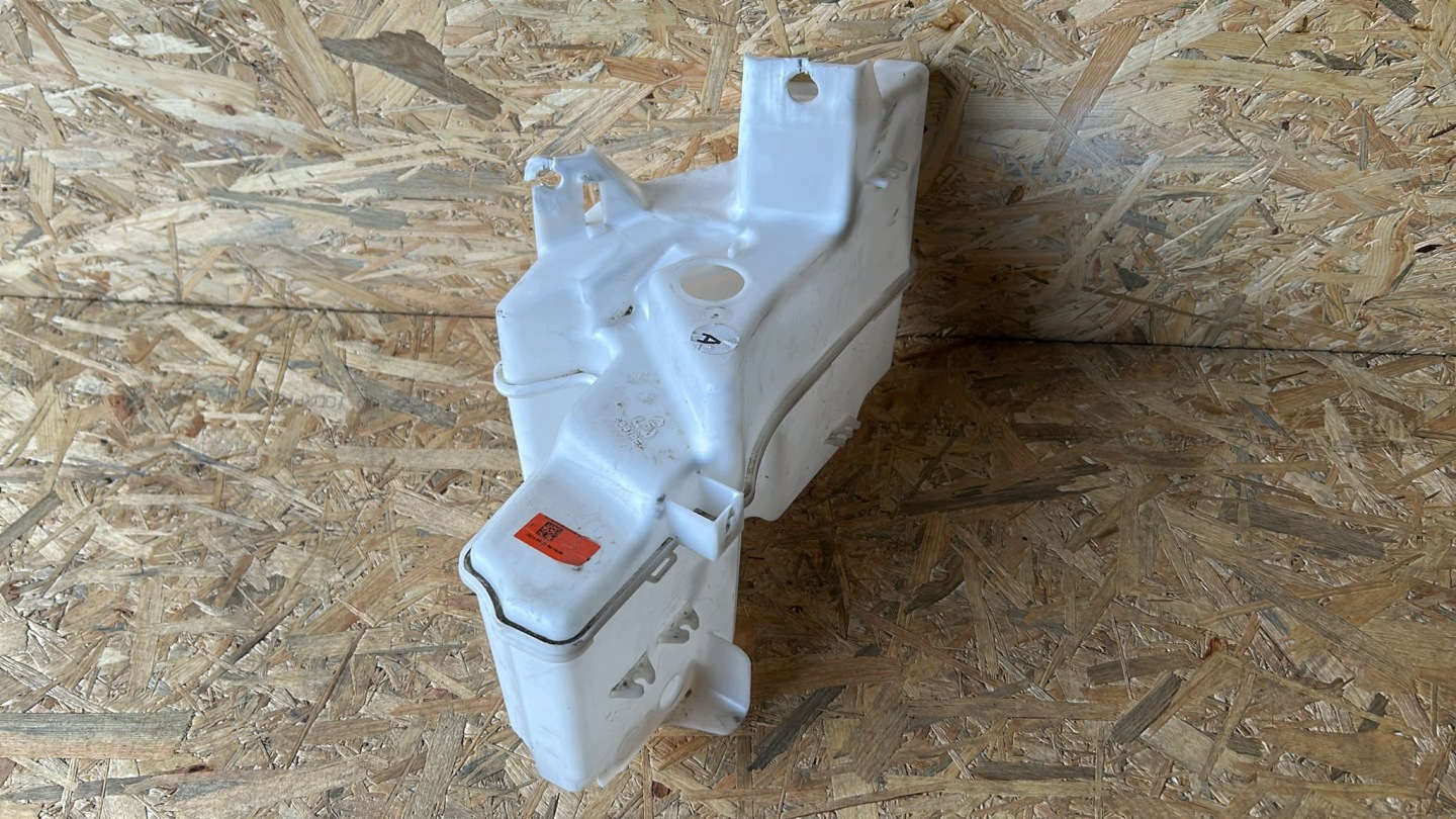 washer fluid tank TOYOTA COROLLA E21 19