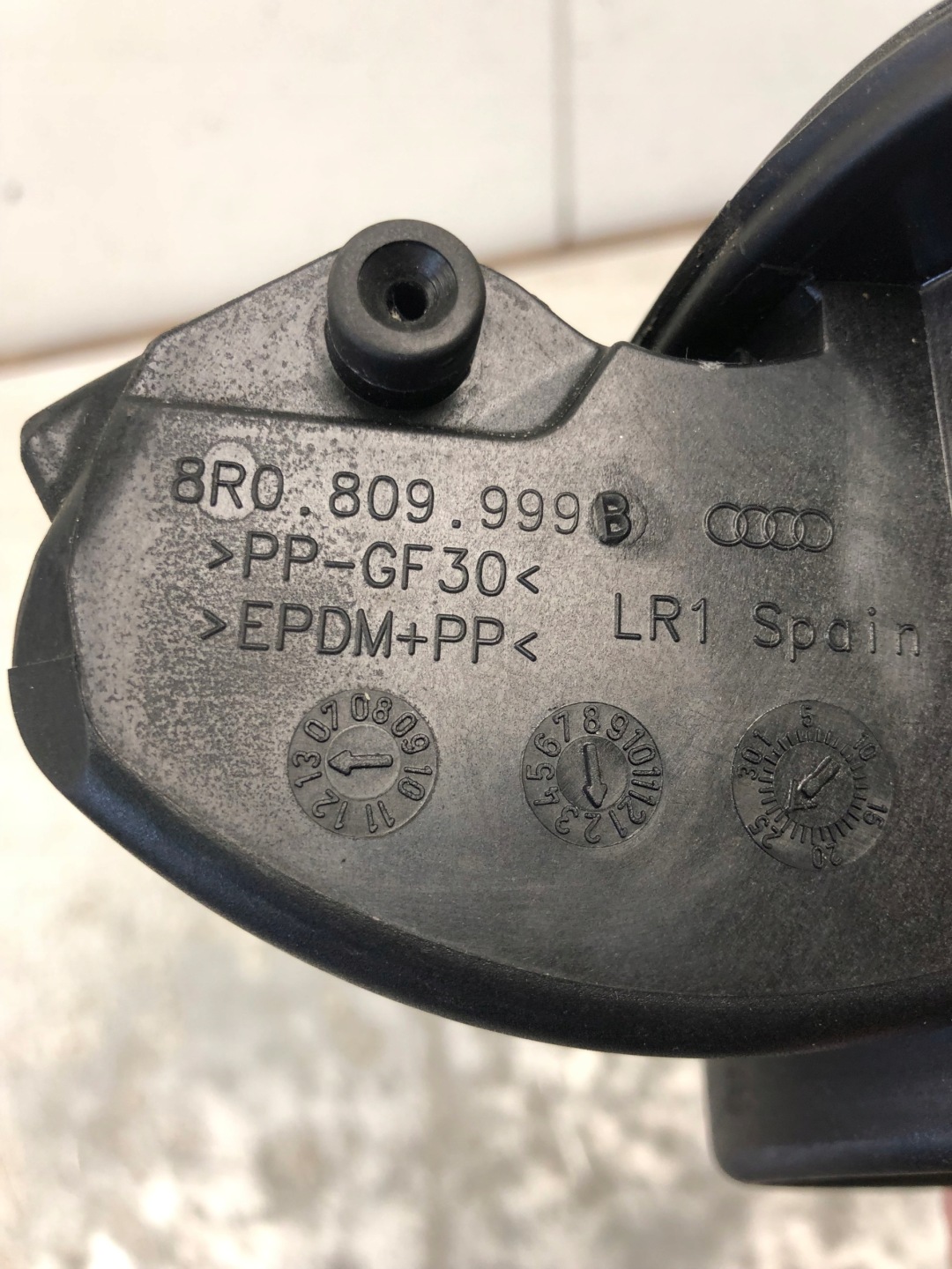 Volet trappe carburant Carburant AUDI Q5 8R0809999B