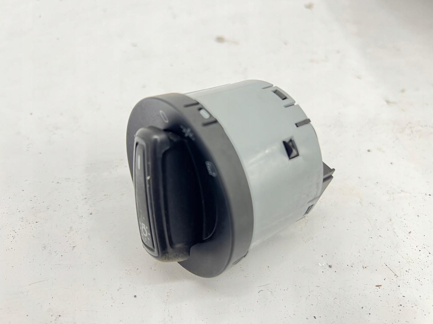 switch switch of the lights SKODA OCTAVIA III 5E0941431F