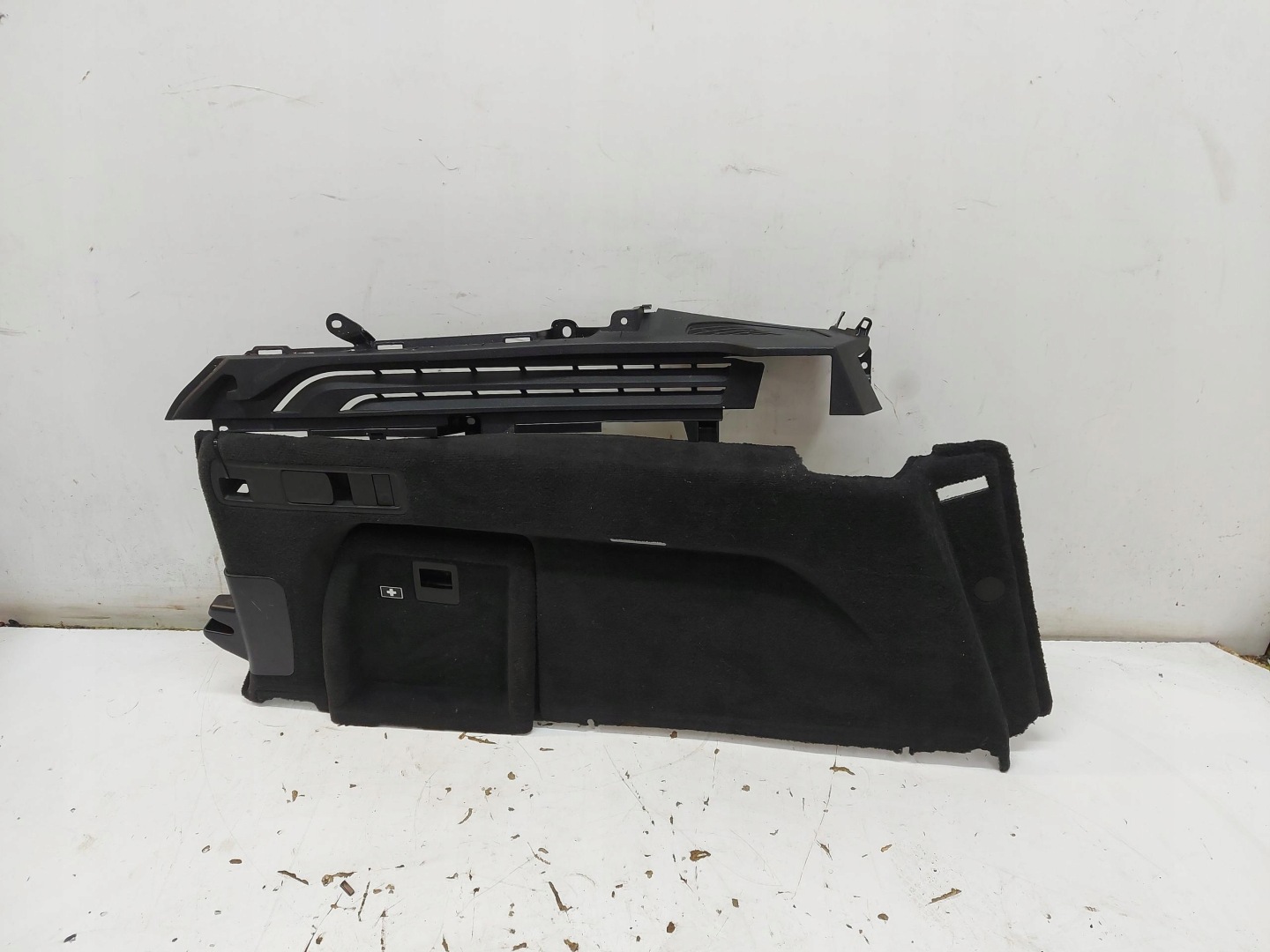 BMW G05 X5 3.0d 2019r. upholstery boot left rear part