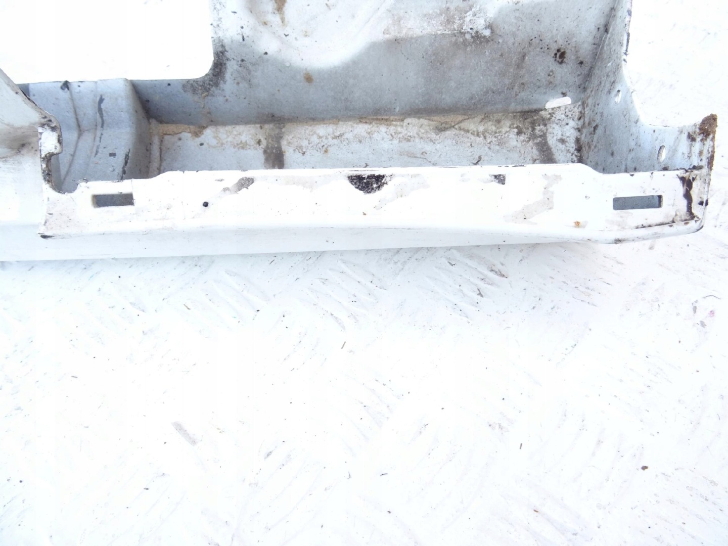 Mercedes E 207 AMG COUPE moulding threshold threshold right