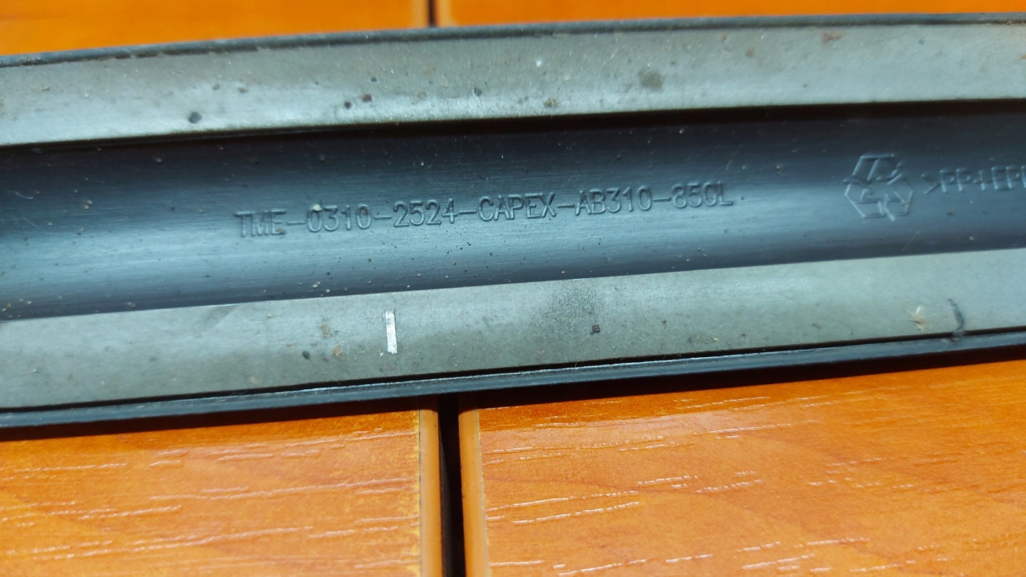 moulding door left front TOYOTA YARIS III