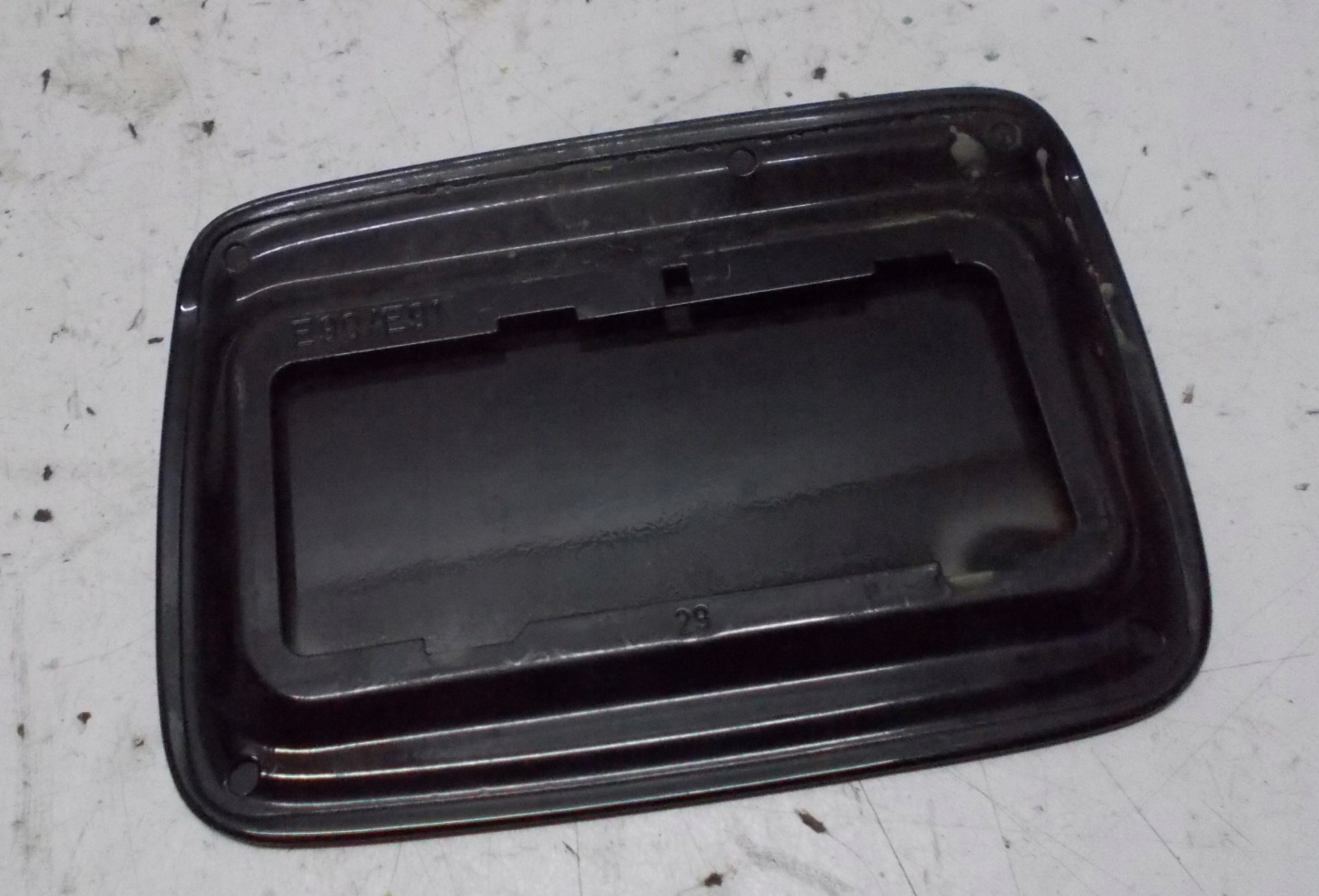 BMW E91 2.0 D 10R Volet trappe carburant Carburant SCHWARZ2