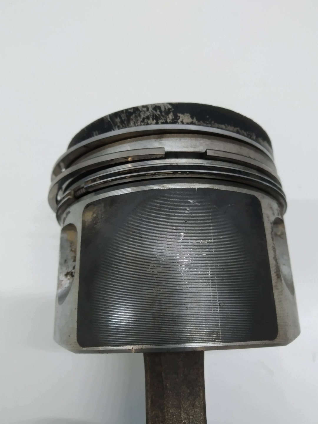 piston connecting rod 2.0 TDI VW Volkswagen Golf V (2004-2009)