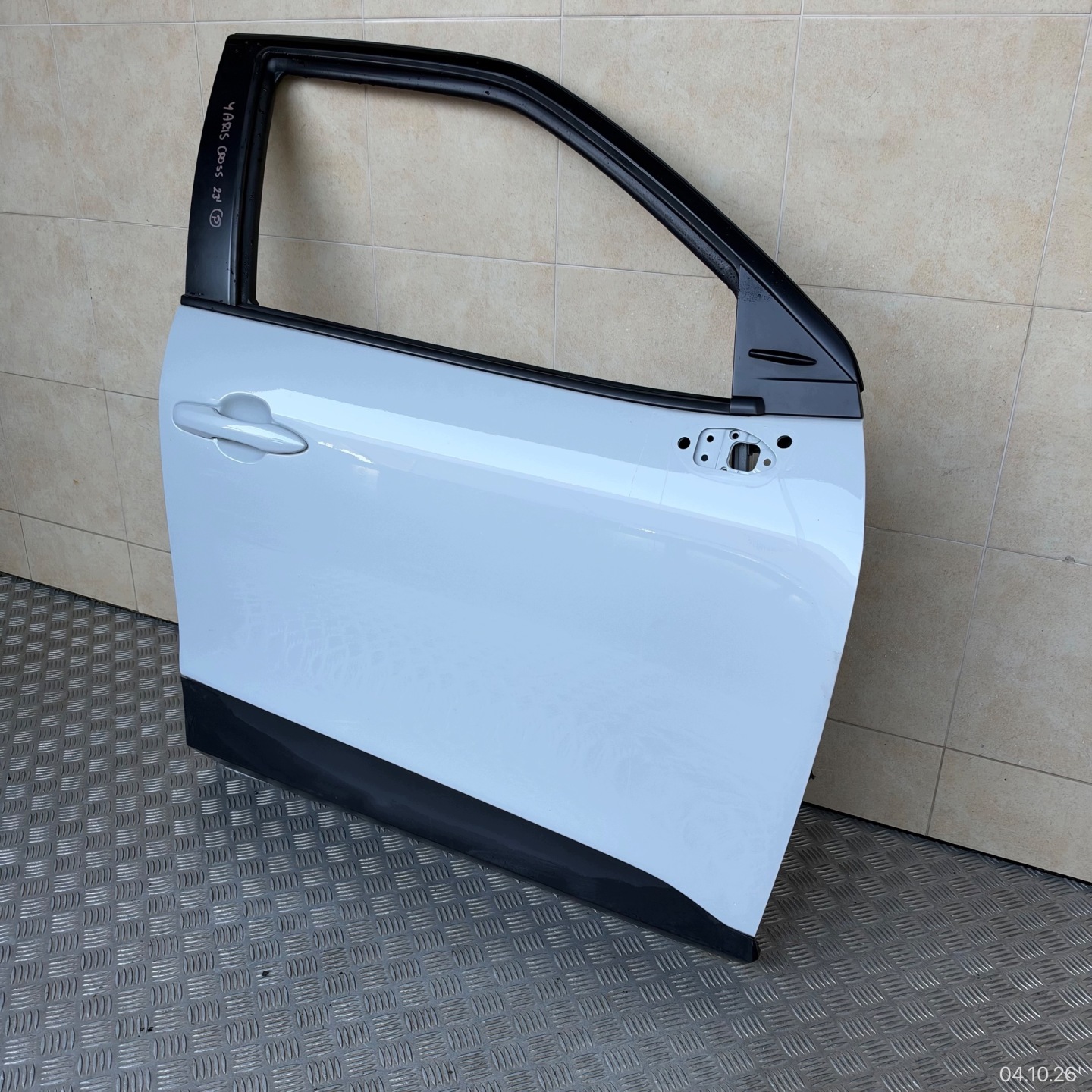 door complete front right TOYOTA YARIS CROSS 2023 year