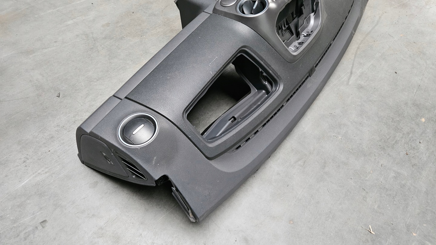 VW AMAROK console dashboard instrument panel cockpit PULPIT
