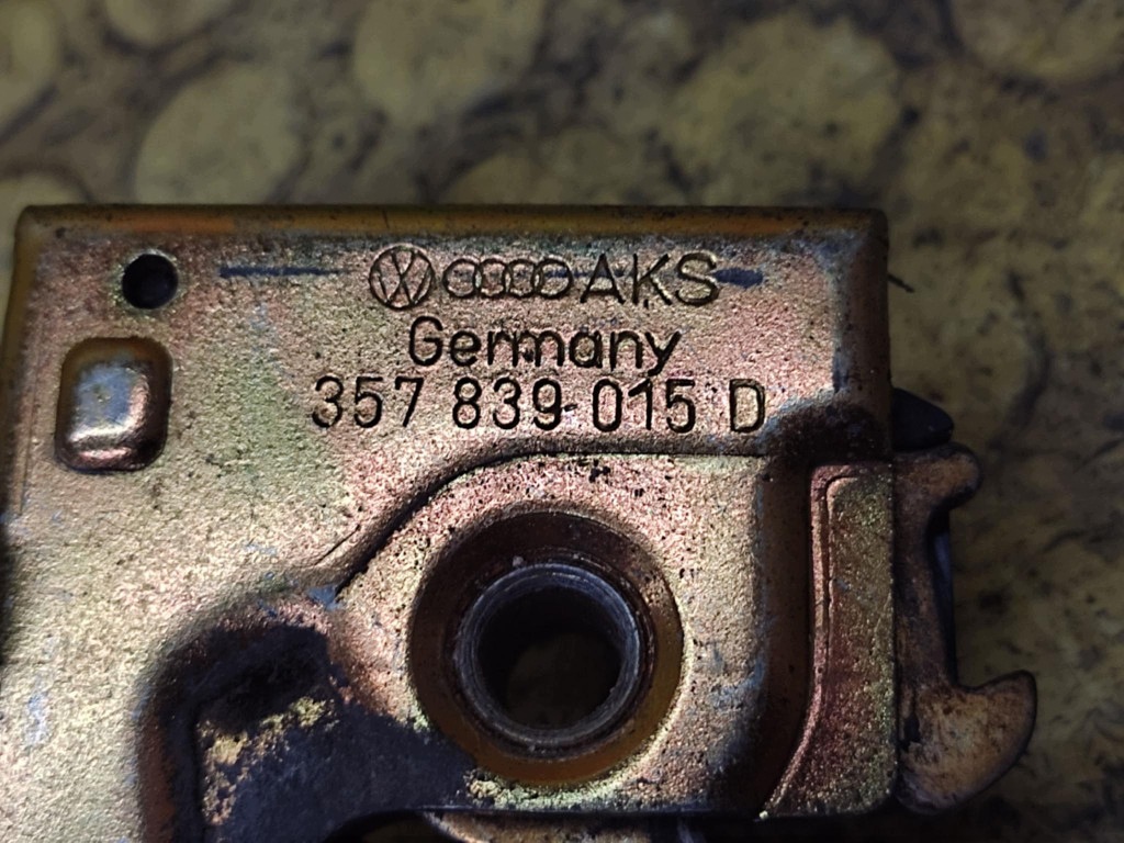 VW PASSAT B4 lock door left rear part 357839015D