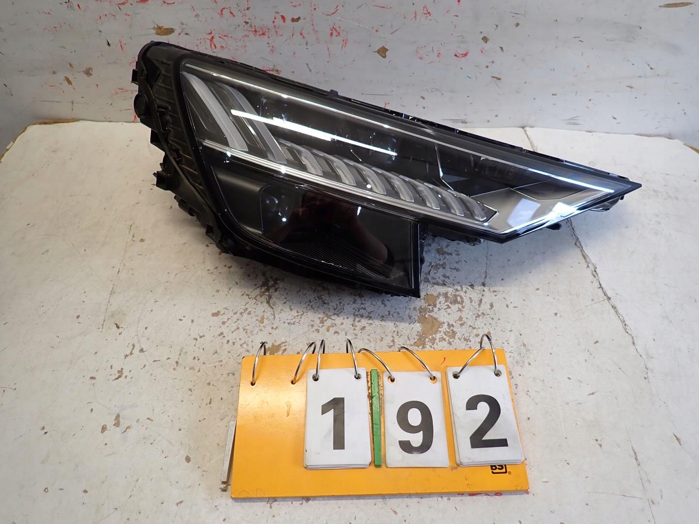 light front front right AUDI Q8 2018- FULL LED MATRIX 4M8941036