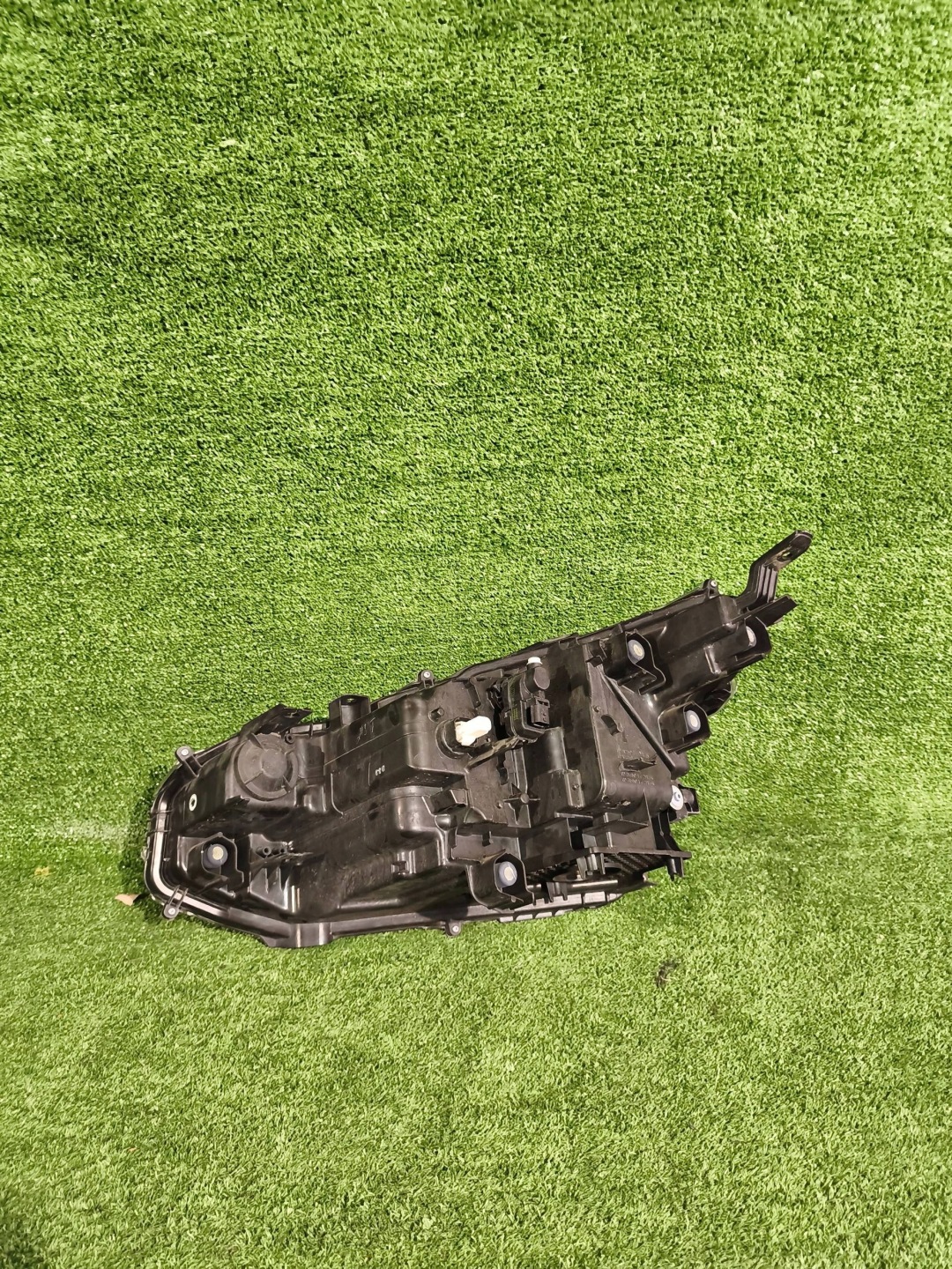 REFLEKTOR right front TOYOTA YARIS CROSS 20- NR.1043