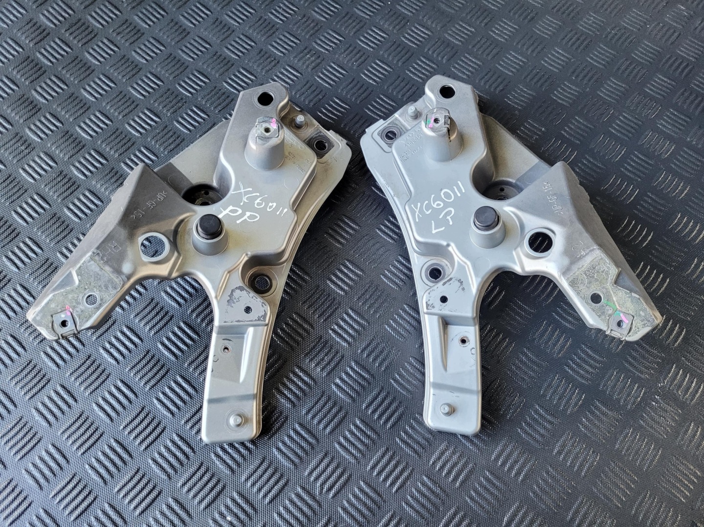 holder of a fender front left front left 31424578 VOLVO XC60 II