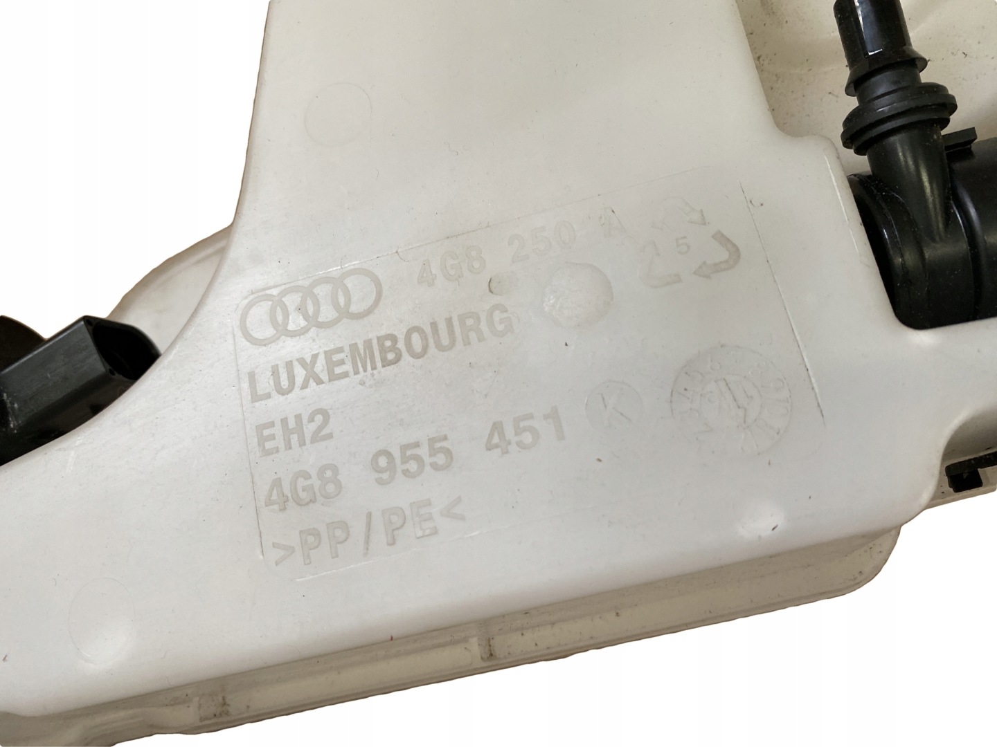 AUDI A6 A7 4G washer fluid tank 4G8955451K