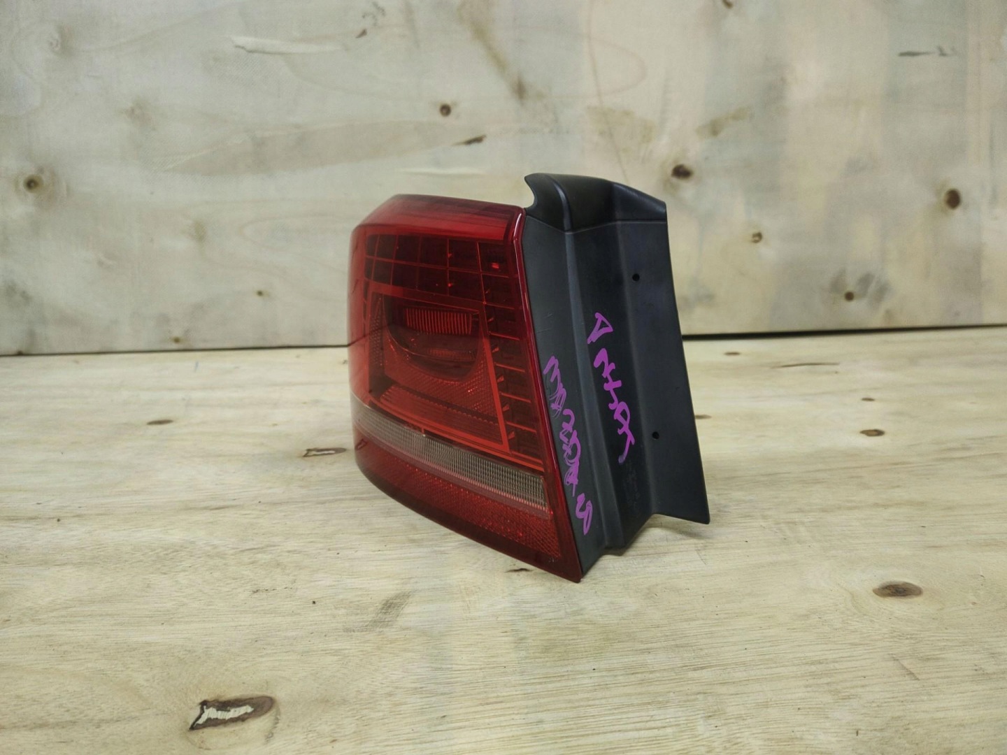 light rear left side Volkswagen Passat B7 2011 2SK010744-01