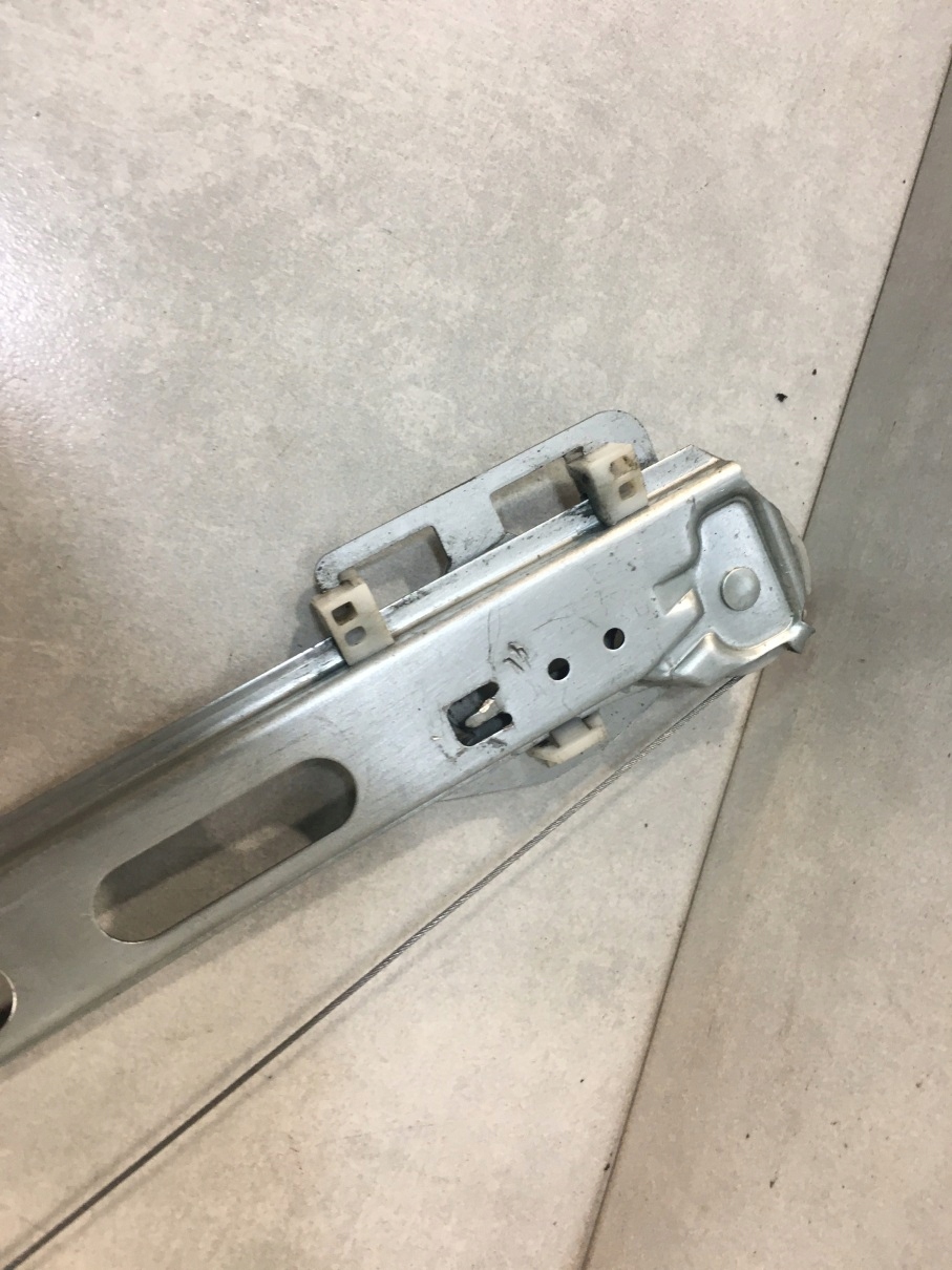 window regulator left front W168 1.7 CDI 0130821673