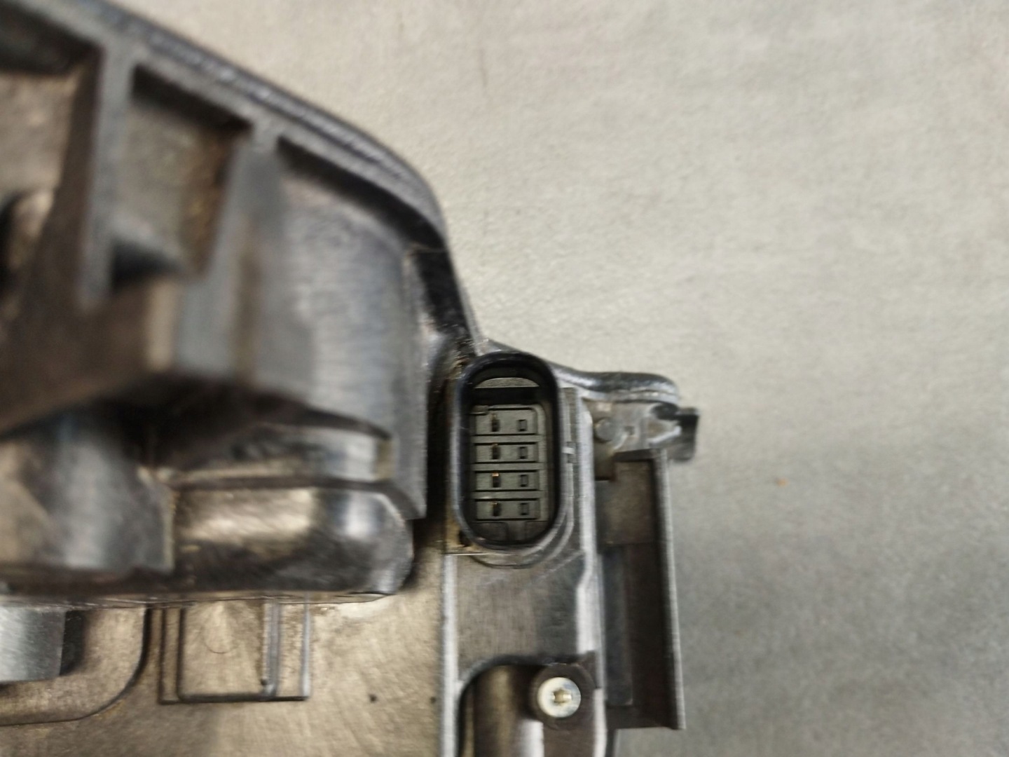 BMW X4M F98 lock left rear part 7473147