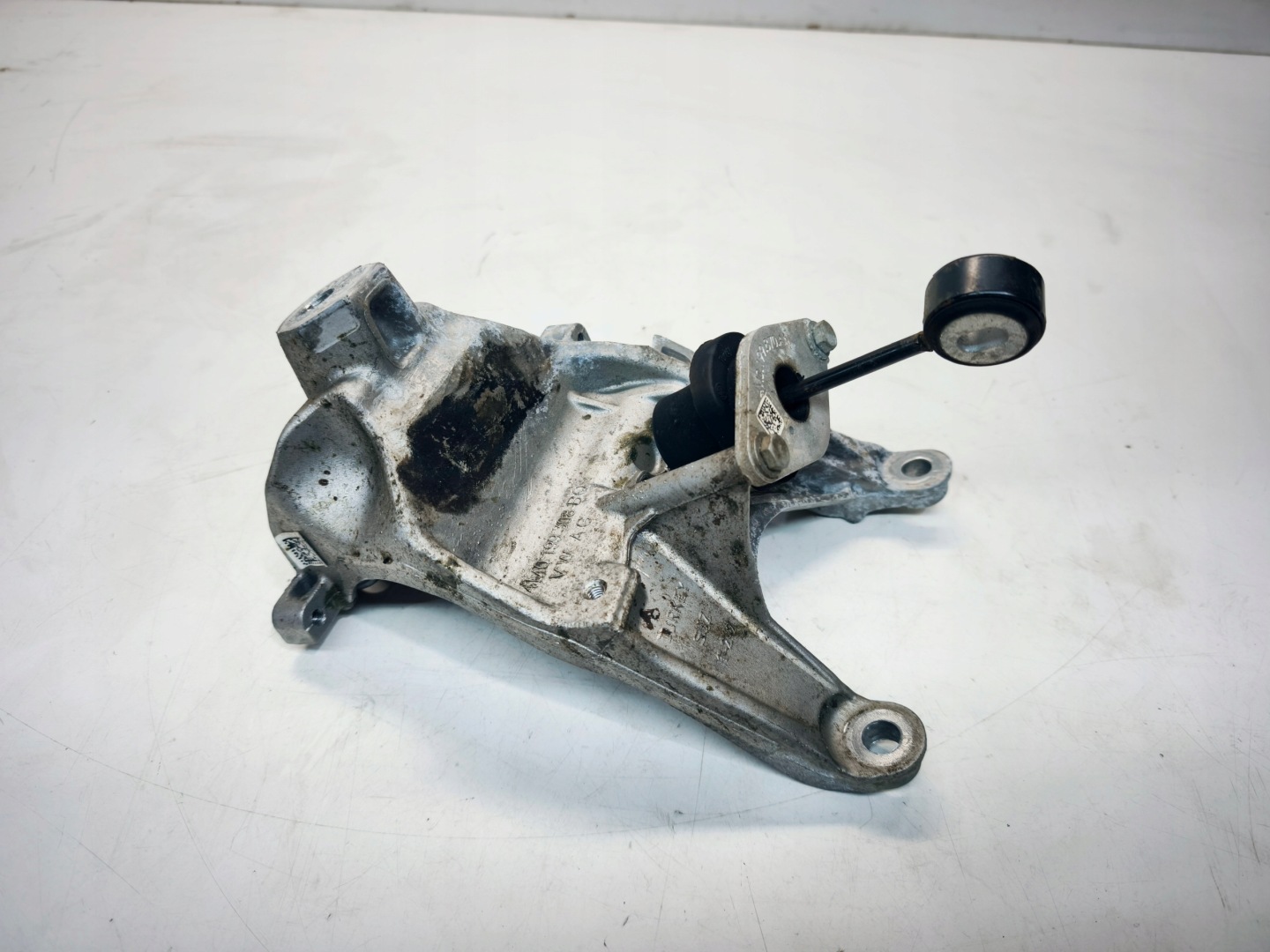 holder engine mount right AUDI A4 B9 A5 8W 2.0 TDI 4M0199308BQ