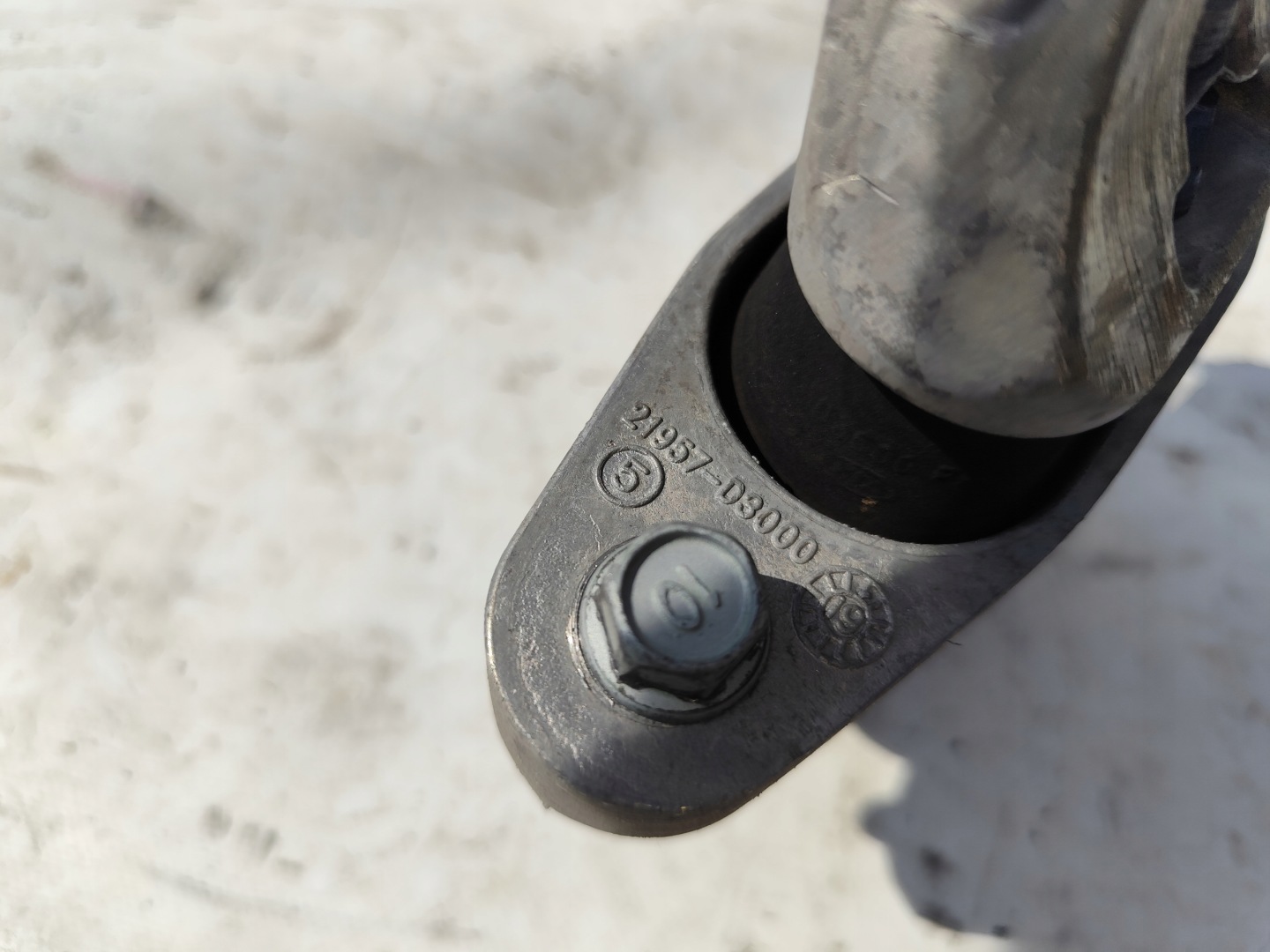 HYUNDAI TUCSON III airbag engine mount