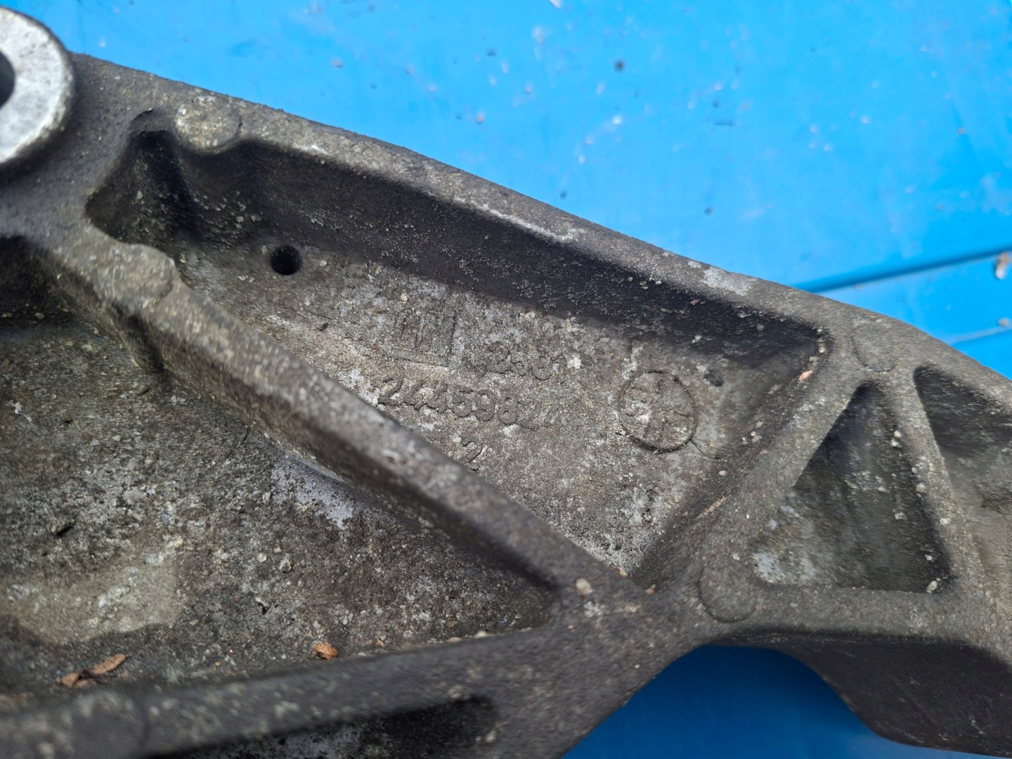 Getriebehalter getriebe Opel Astra H 1.3 24459824