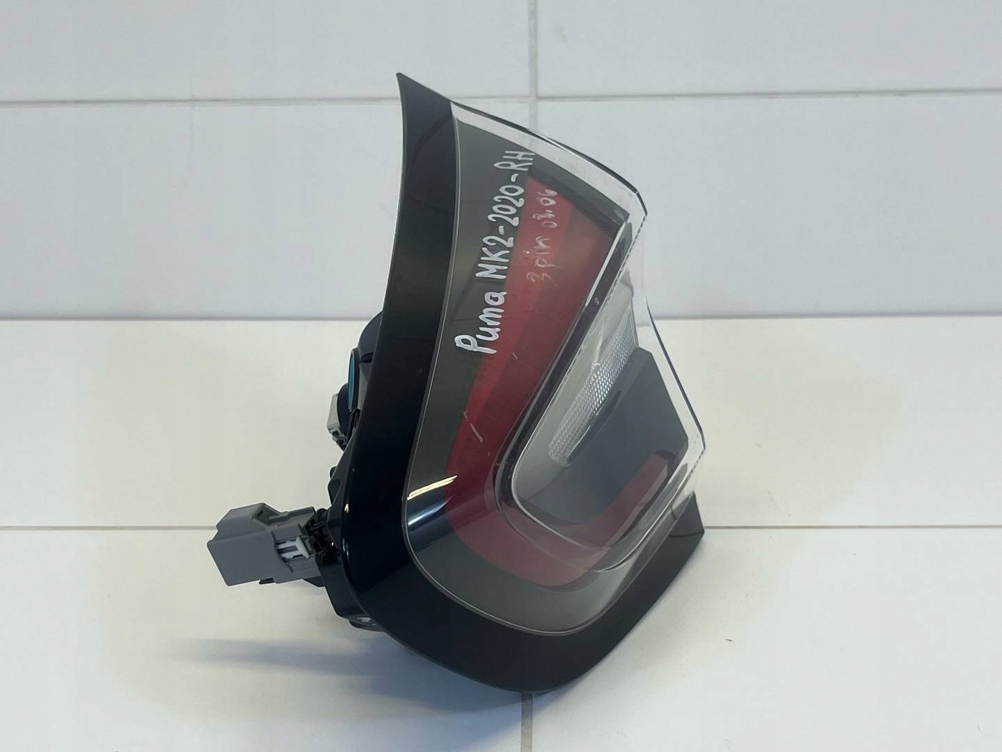 light rear to the bonnet right side Ford Puma 2 2021 L1TB13A602AA