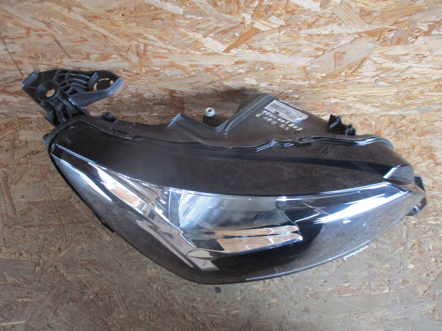 light front front right PEUGEOT 208 II ZWYKLA