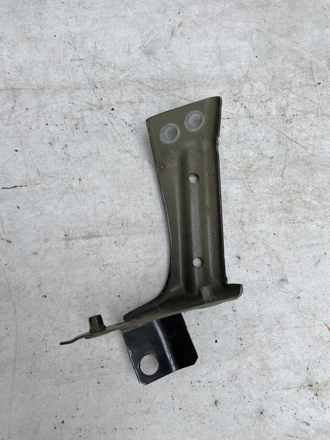 VW PASSAT B8 14- Console Support plaque Aile Gauche Avant 3G0821141A