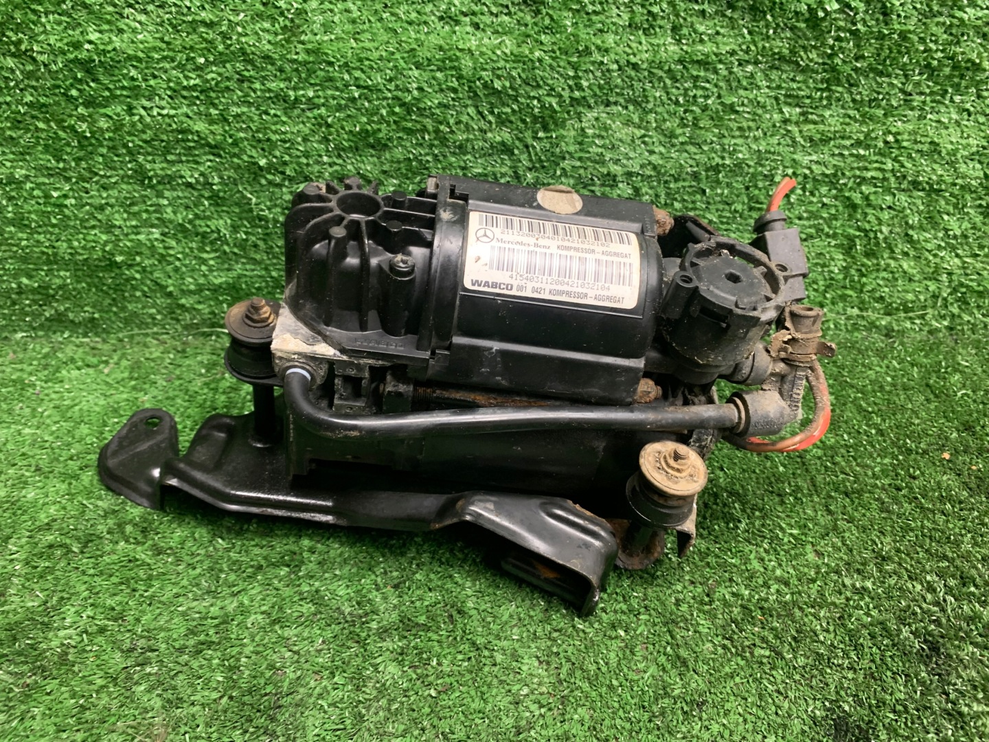 MERCEDES W211 pump compressor; springing AIRMATIC 2113200304
