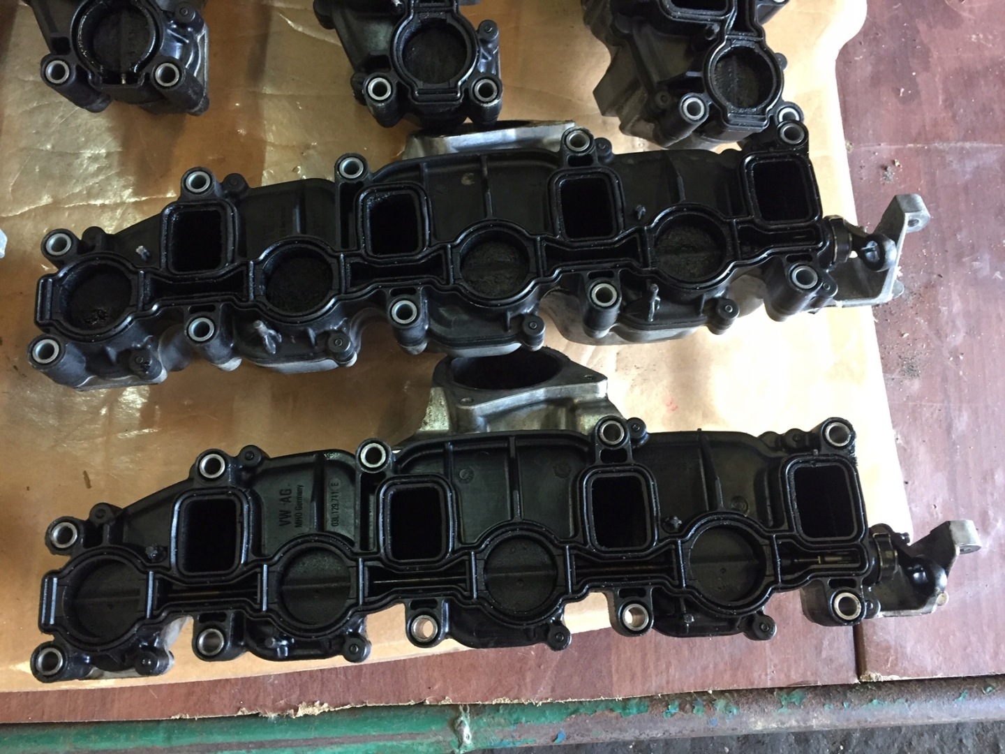 AUDI SEAT SKODA 2.0 TDI intake manifold 03L129711E