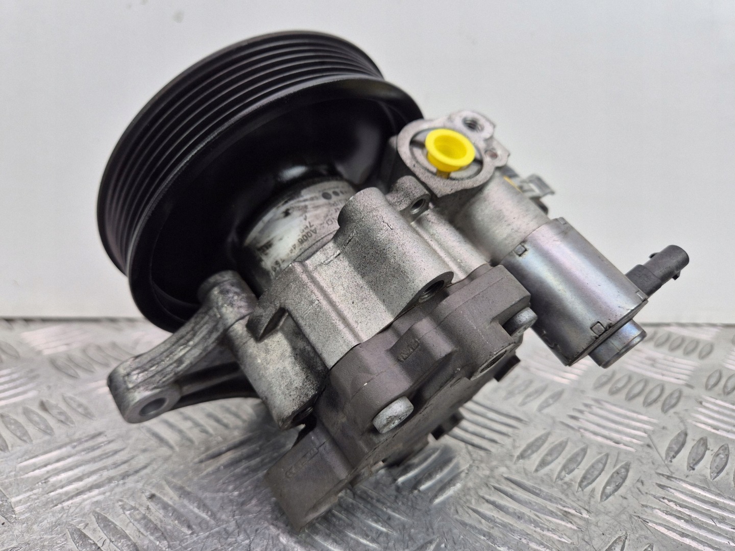 Mercedes M271 E250 CGI W212 pompe direction assistée A0064667501