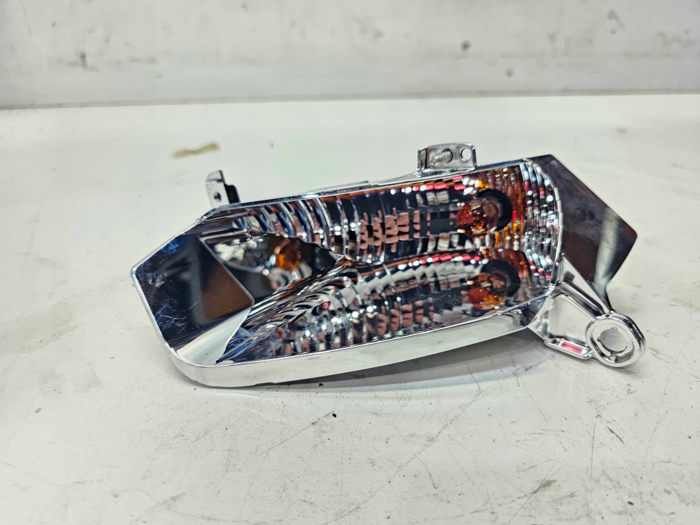 ODBLYSNIK REFLEKTORA left front AUDI A6 C7 2011-14 174842-01