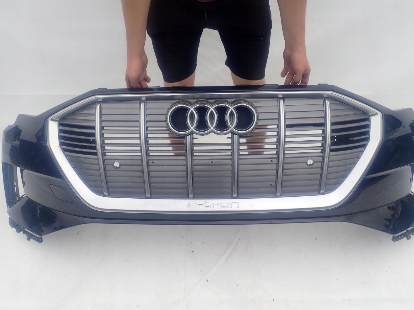 AUDI E-TRON 18- nárazník predok predný SPR PDC
