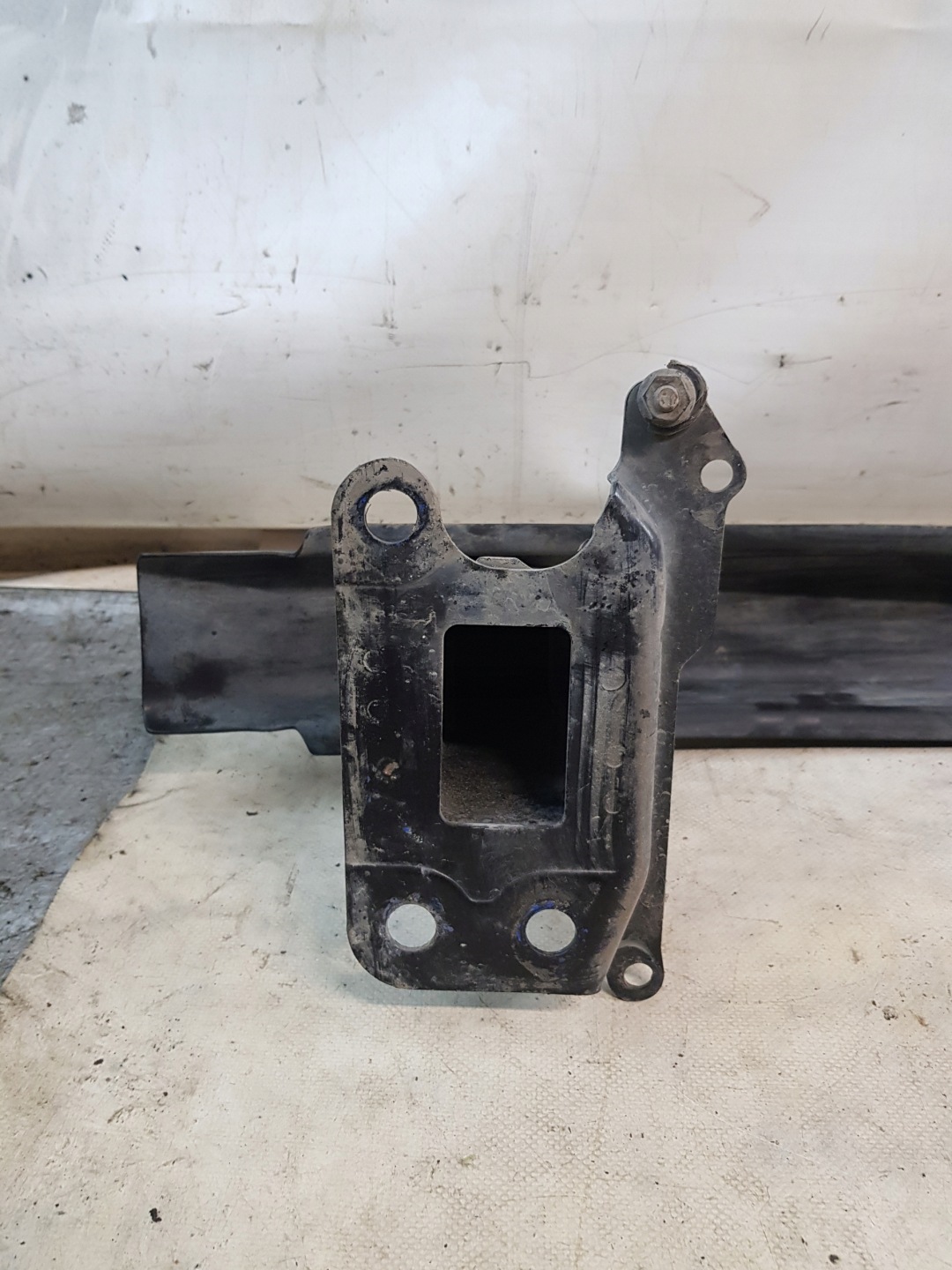 VW POLO 9N IV 1.2B 2003r. bumper support front 6Q0806564