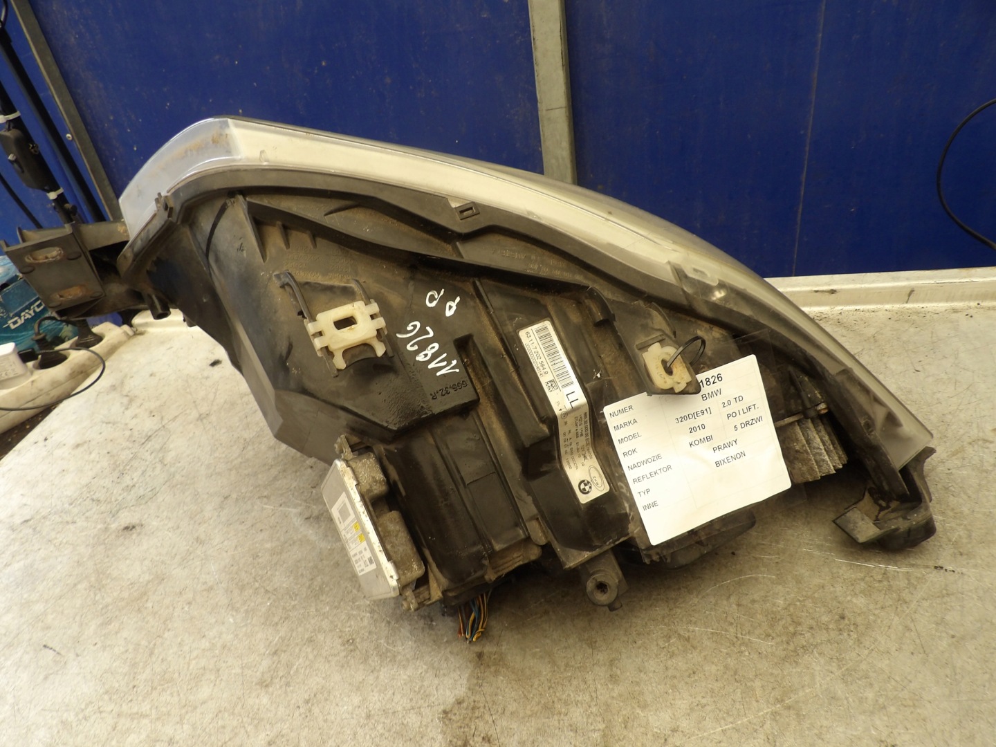 BMW 3 E91 light front right bixenon