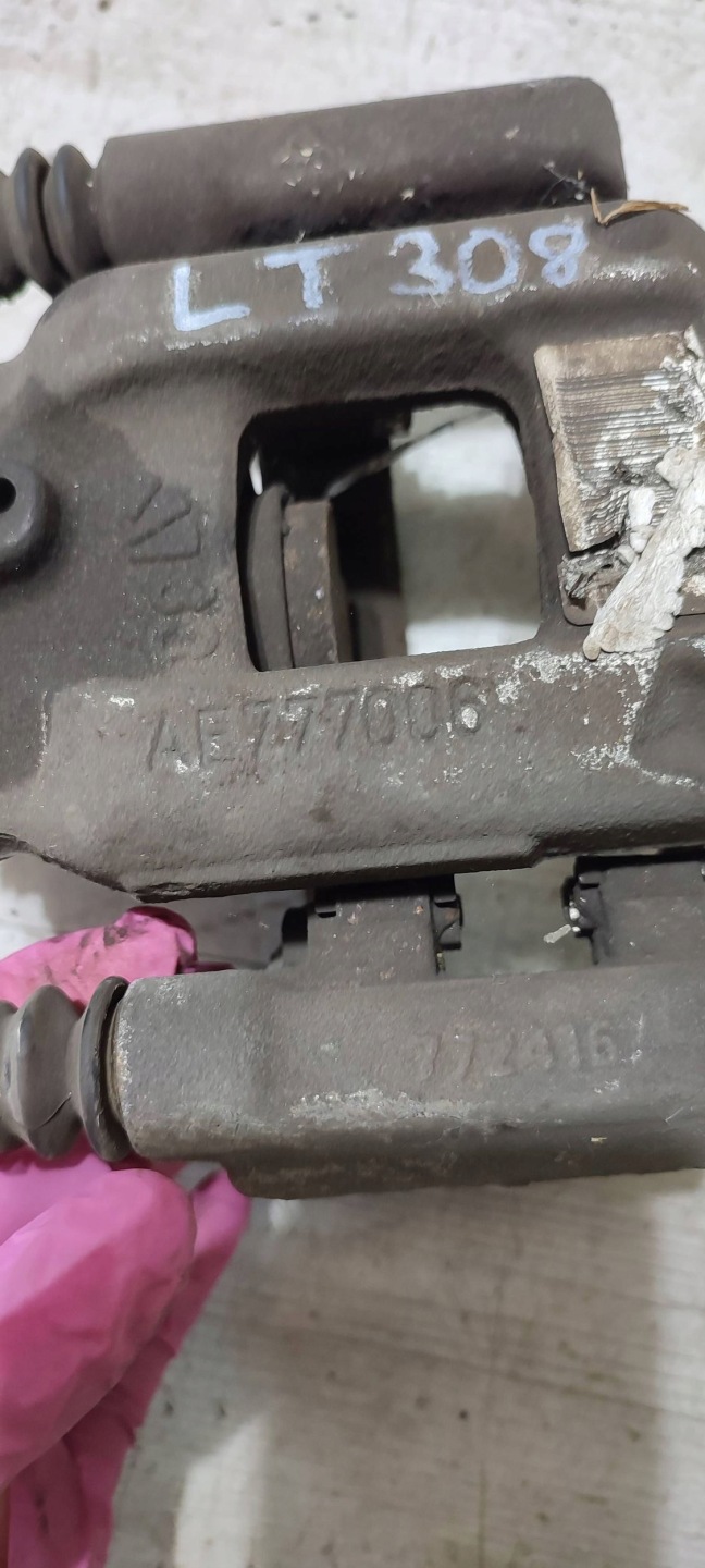 Peugeot 308 2019 rear part side left rear caliper brake