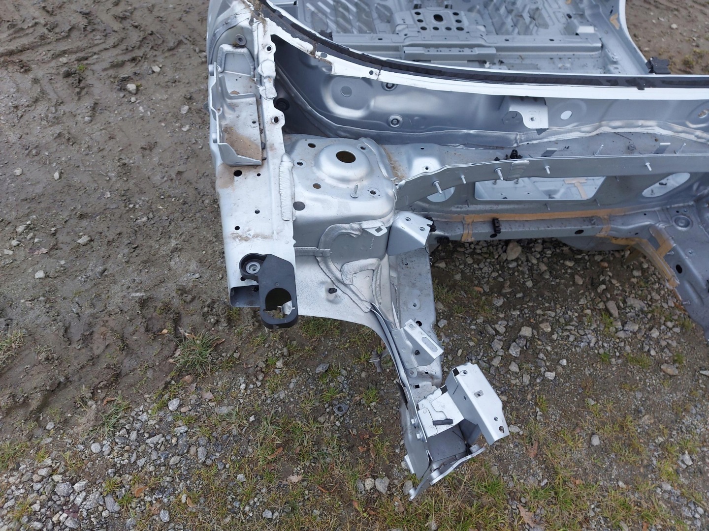VW ID4 11A , 2024r SUV 5D quarter right front
