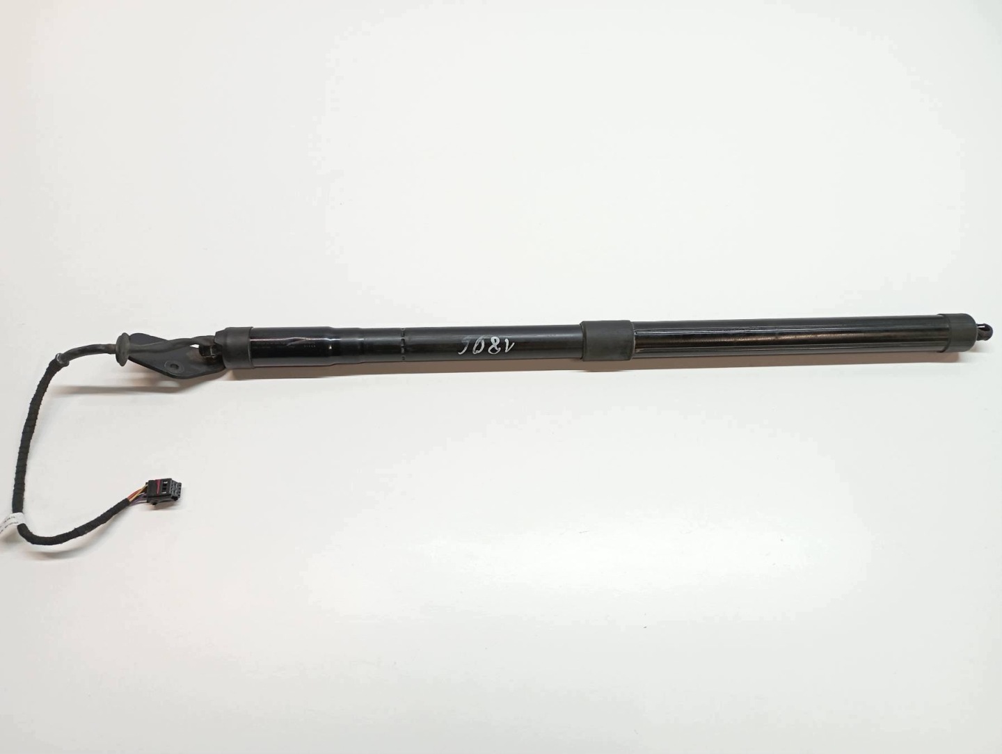 damper bonnet rear part boot 7P 7P5827851J Porsche Cayenne II (2010-2017)