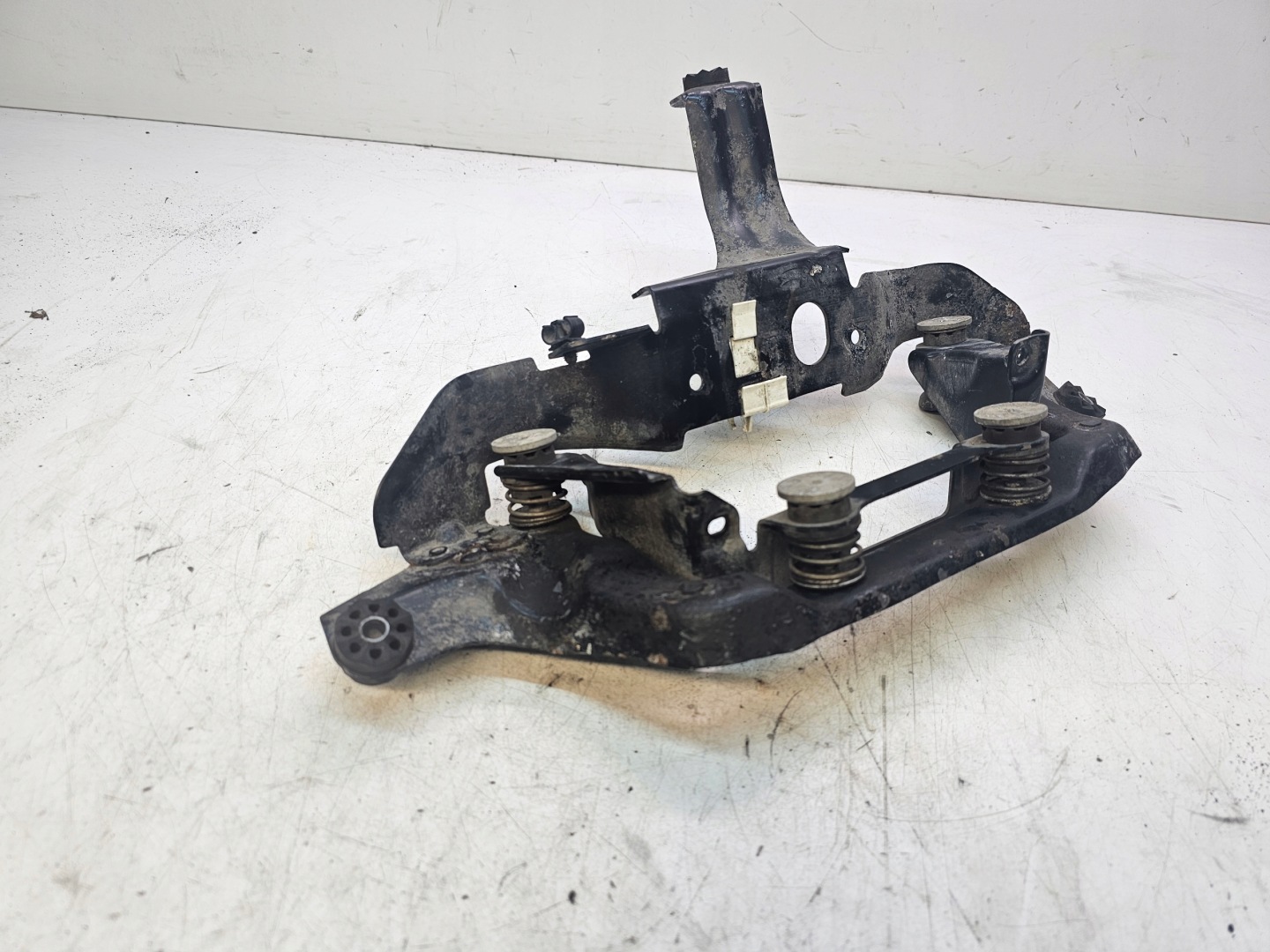 holder KOMPRESORA springing AUDI A6 C7 A7 4G0698999