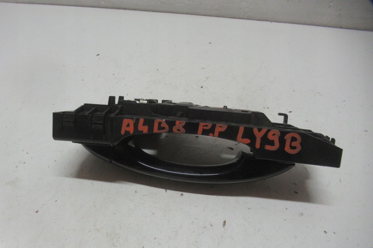 AUDI A4 B8 FL 2.0 TFSI 14R handle exterior right front 8T2837886 LY9B