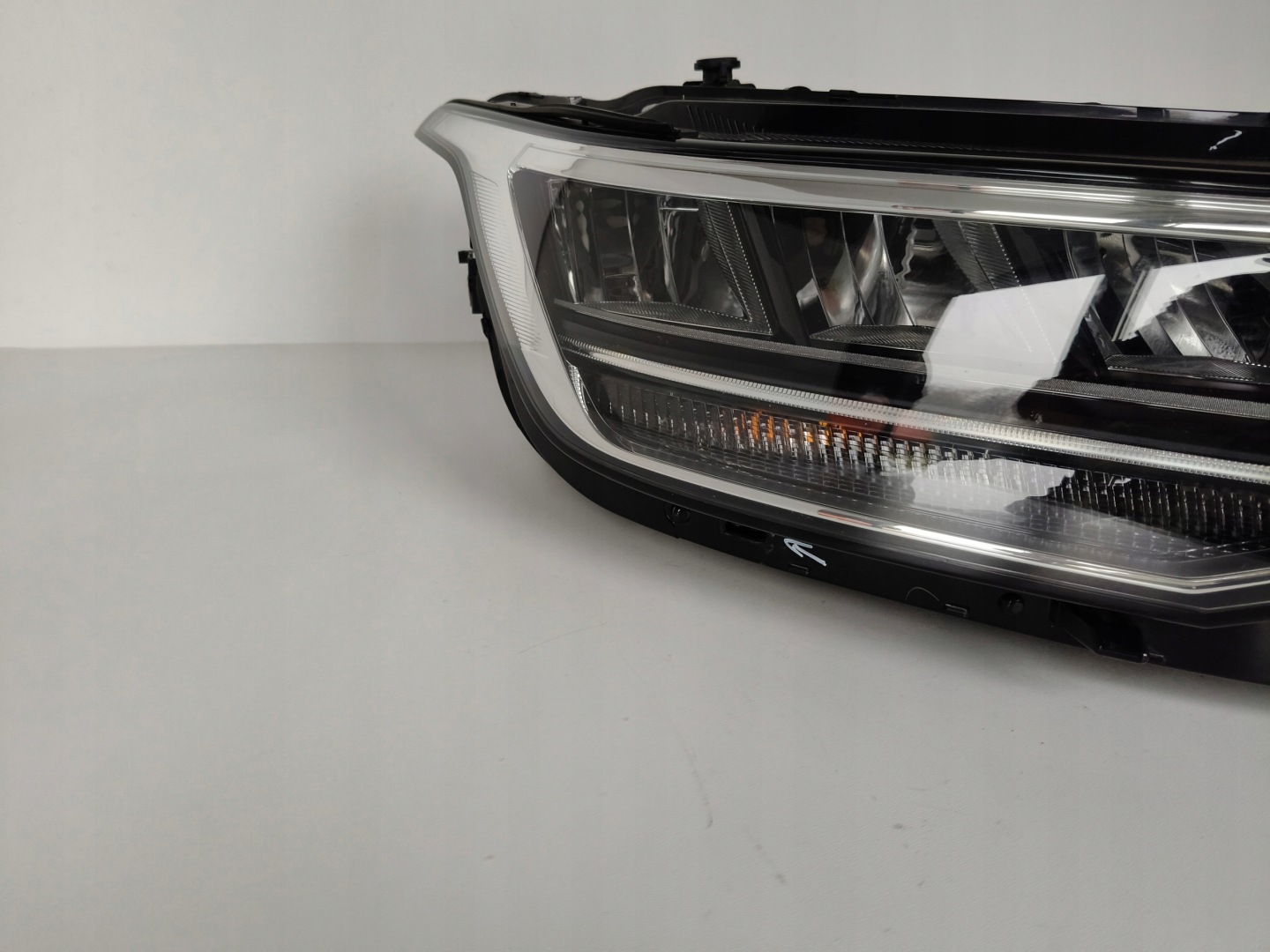light right REFLEKTOR VW TIGUAN 5NN ALLSPACE 20- LIFT FULL LED