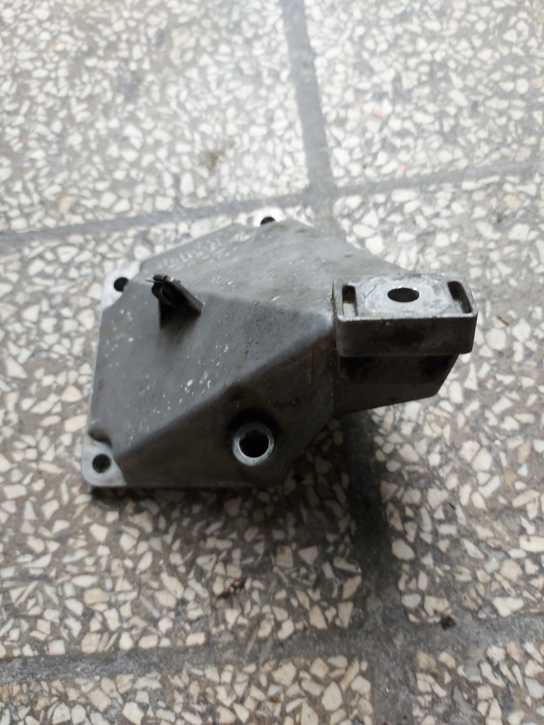 holder engine mount VW AUDI A6 C5 A4 B5 2.5 TDI OE EU