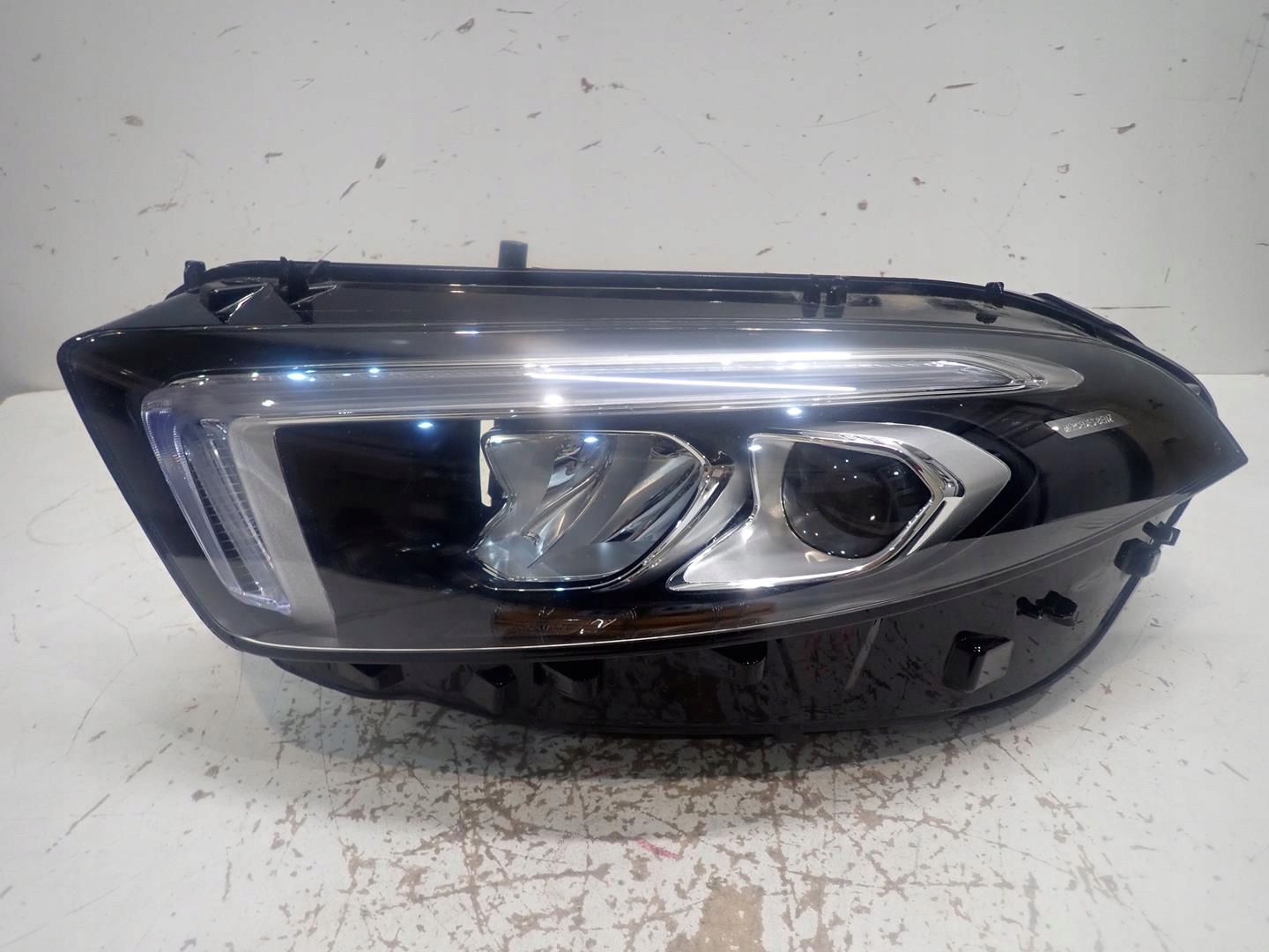 light front left MERCEDES A-KLASA W177 FULL LED