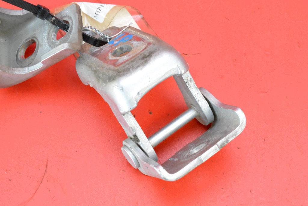 hinge hinges door left front 804010016R RENAULT CLIO 4 IV 12-20