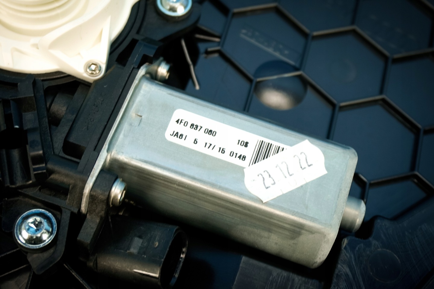 engine dociagu door Audi A6 A7 A8 S8 4H 4F0837060