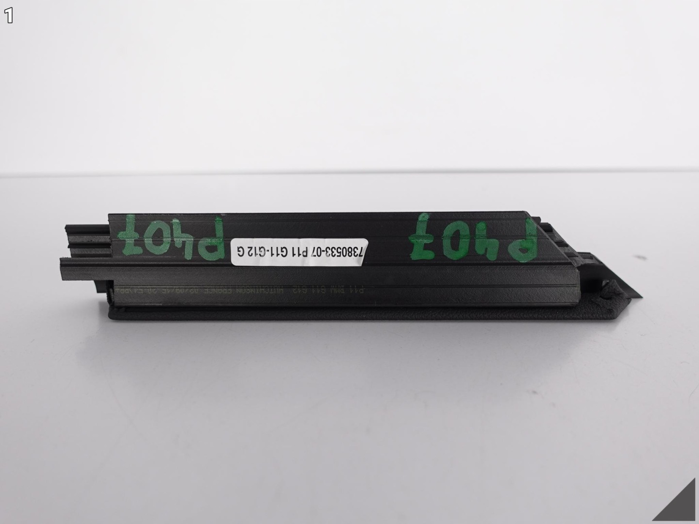 BMW 7 G11 G12 moulding door left rear part short.