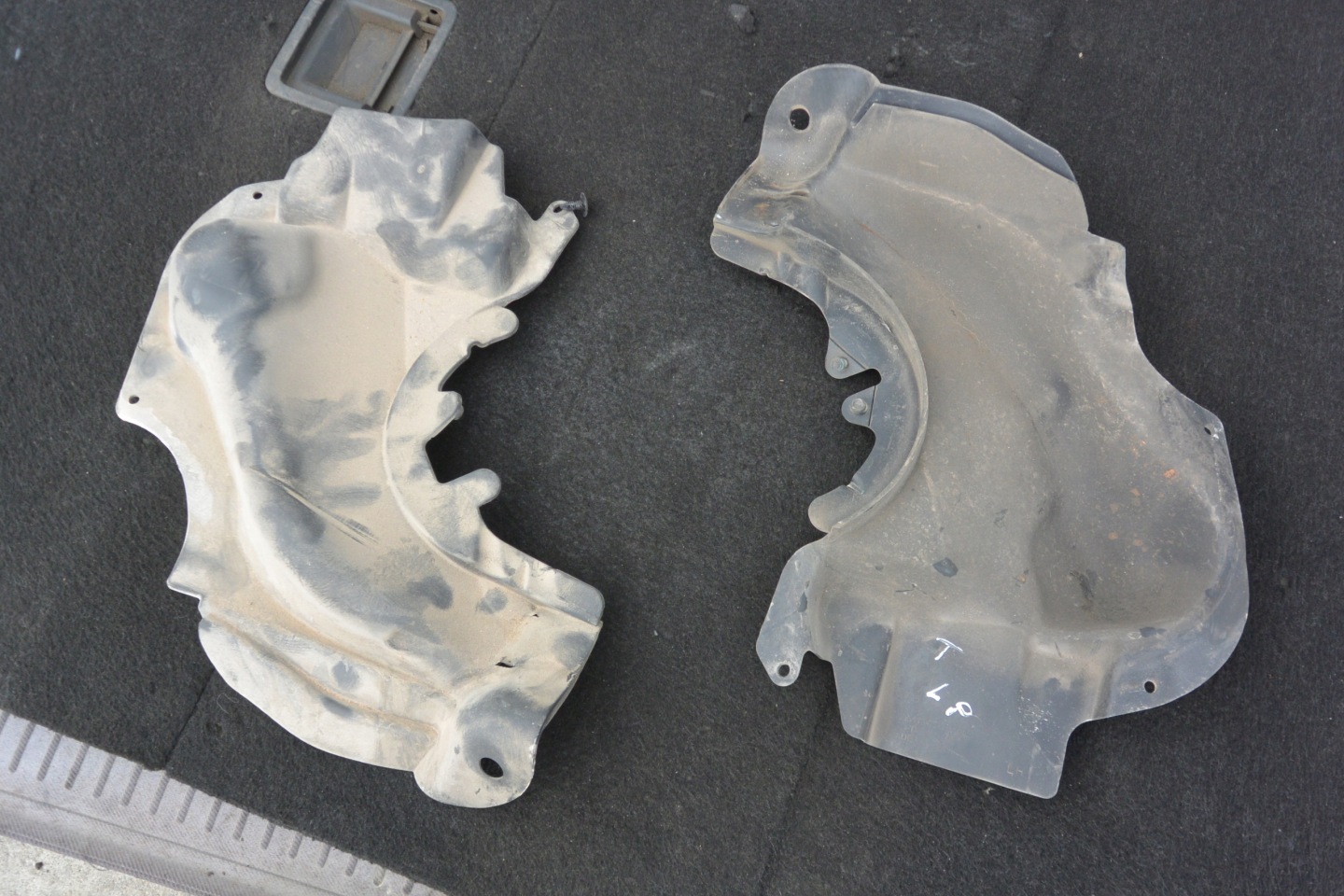 cover upper of a shock absorber right left TESLA S 12-16