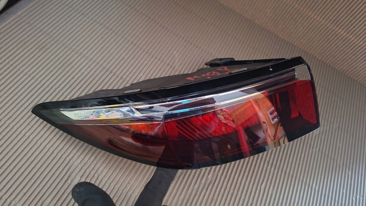 light rear part side left Renault Megane V E-Tech 265553806R stan bdb
