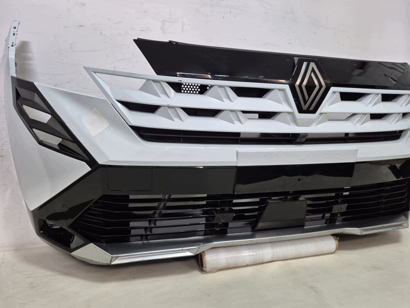 RENAULT BOREAL 25- bumper front front PDC RADAR fog light complete