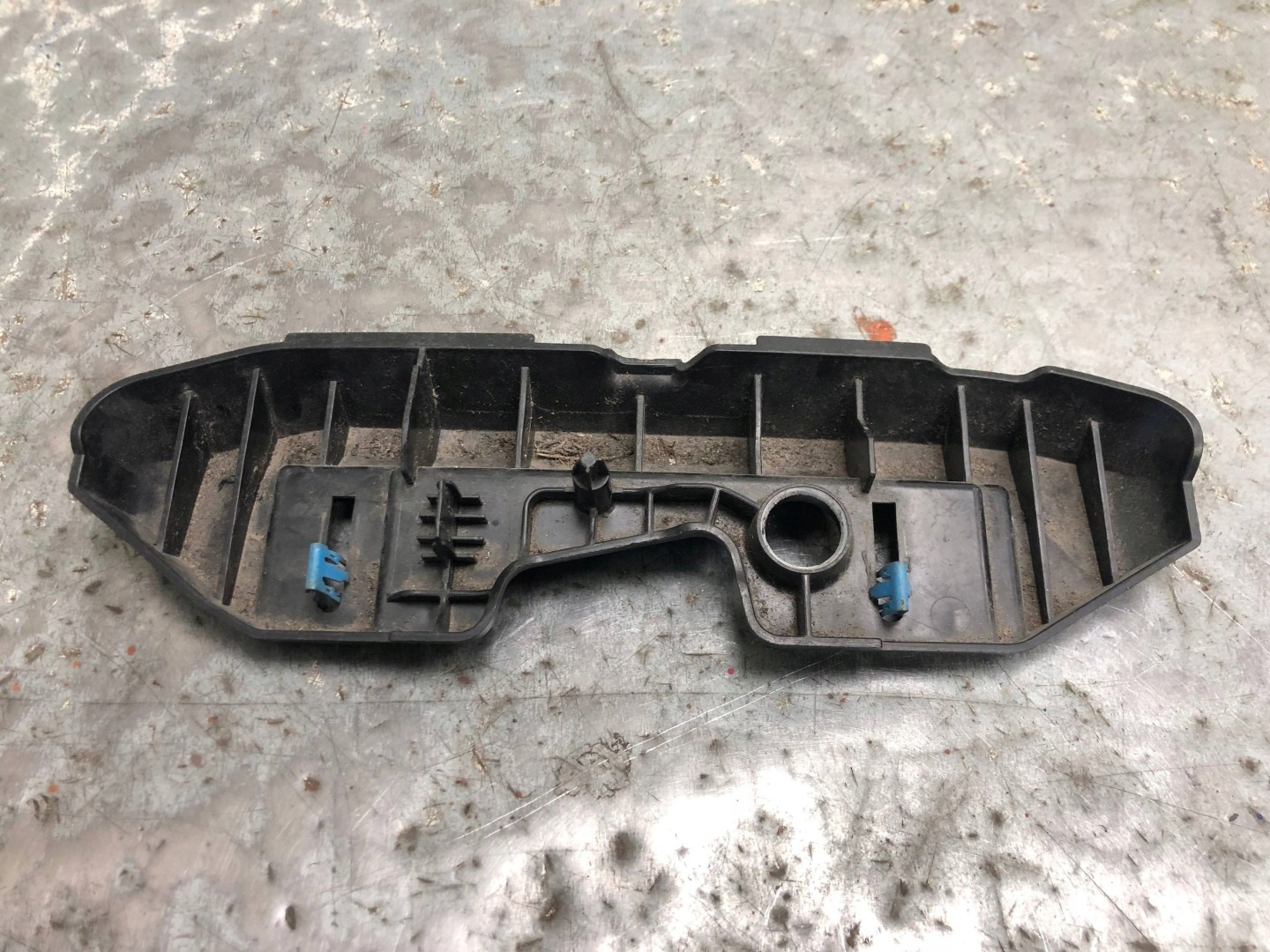 bumper bracket right front FORD MONDEO MK5 DS73-F025B32-EA