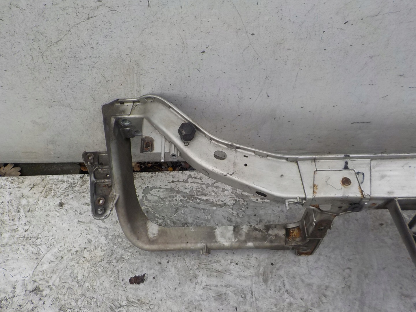 402 CHRYSLER 300 C support panel for radiators sider pillar